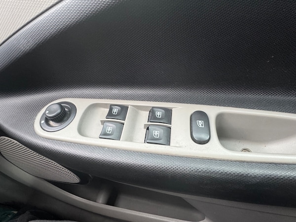 Used Renault Zoe 2013 for sale - 75633151: Photo 8