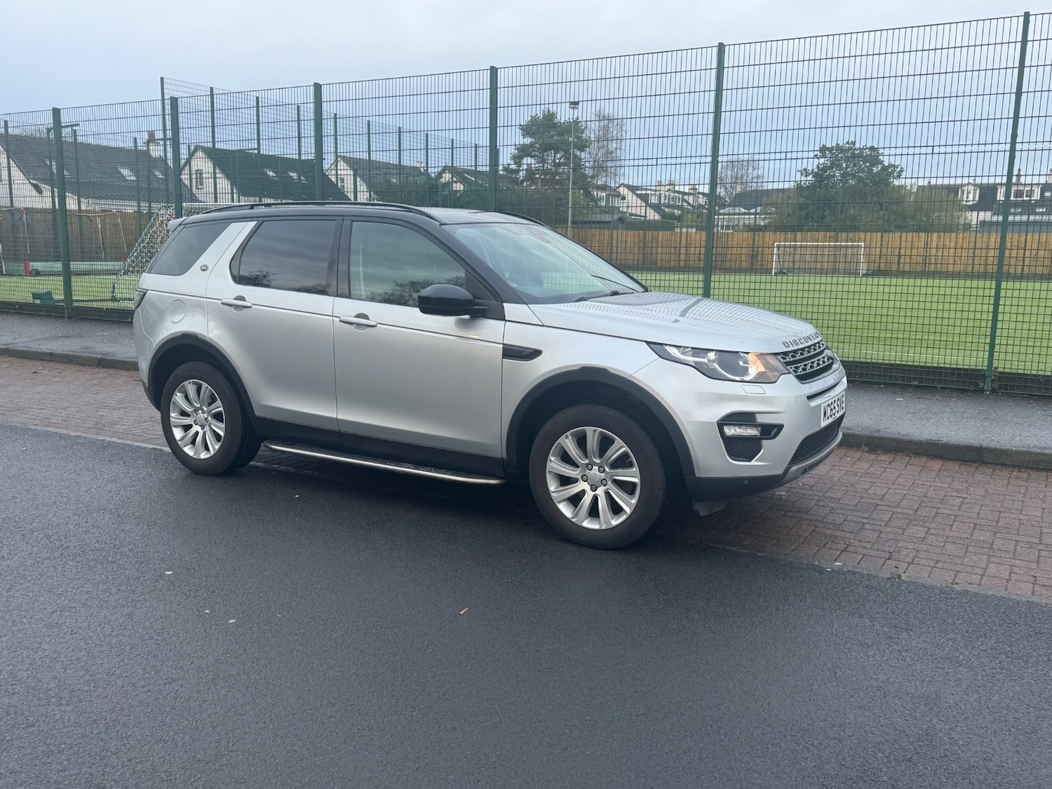 Used Land Rover Discovery Sport 2015 for sale - 76980090: Photo 1