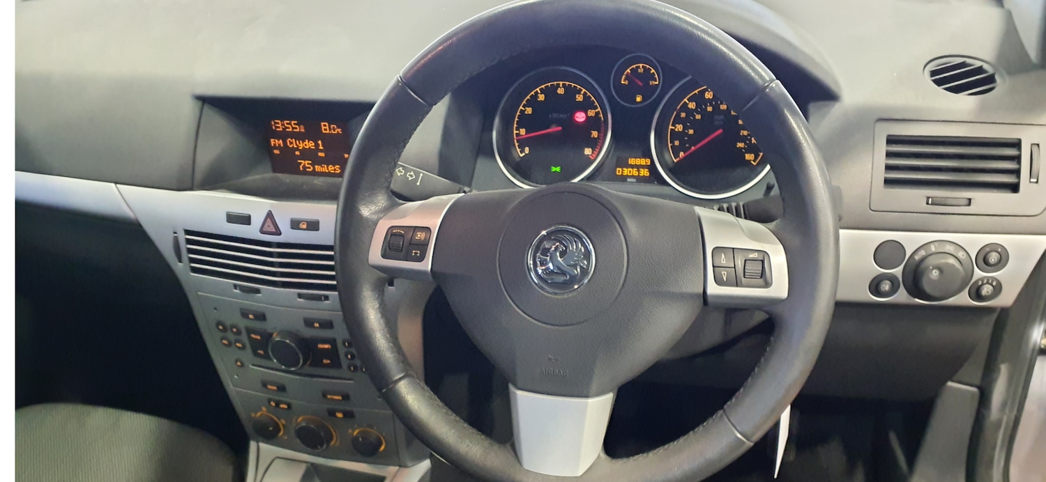 Used Vauxhall Astra 2010 for sale - 77569742: Photo 4