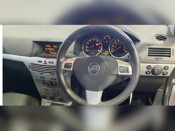 Used Vauxhall Astra 2010 for sale - 77569742: Photo