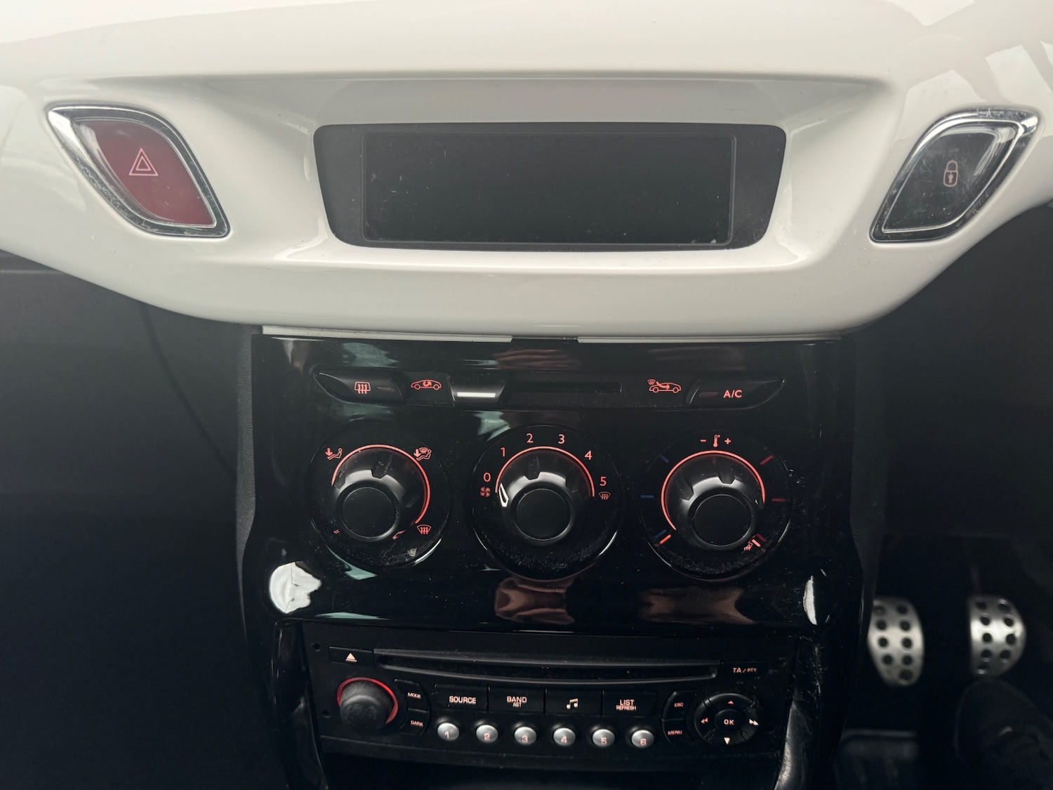 Used Citroen DS3 2011 for sale - 77261828: Photo 8