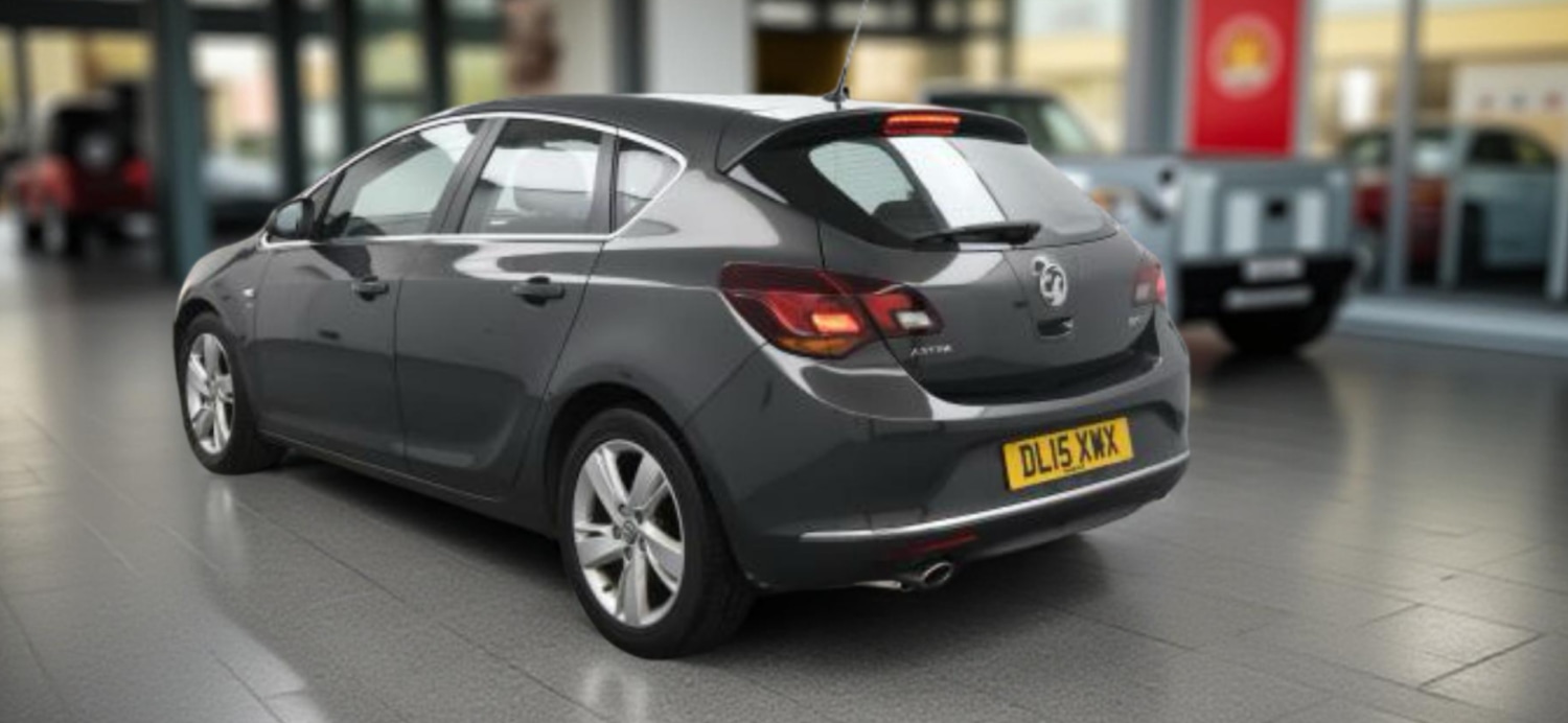 Used Vauxhall Astra 2015 for sale - 76686988: Photo 2