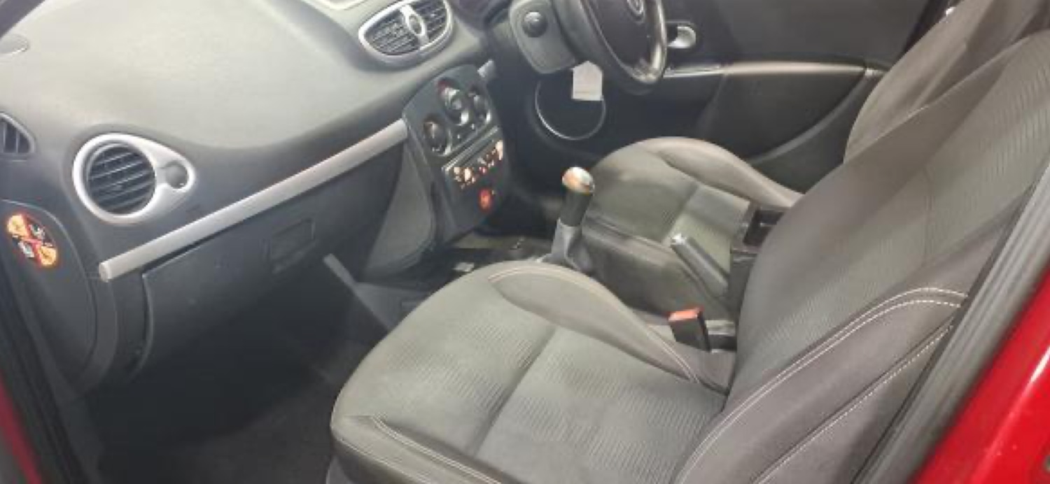 Used Renault Clio 2010 for sale - 77461466: Photo 11