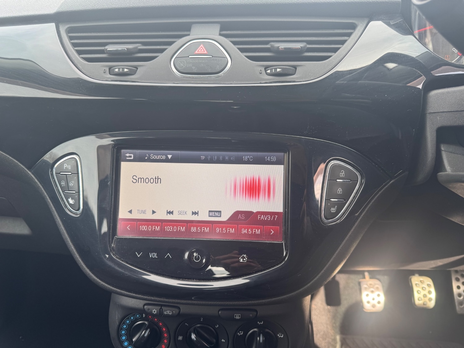 Used Vauxhall Corsa 2015 for sale - 78152479: Photo 3