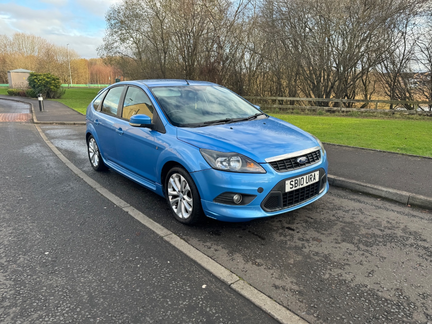 Used Ford Focus 2010 for sale - 76684044: Photo 2