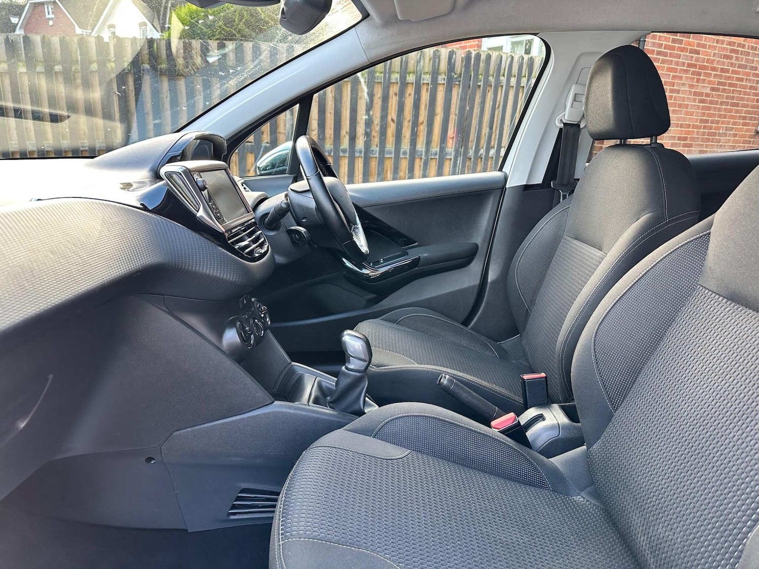 Used Peugeot 208 2017 for sale - 76952399: Photo 16