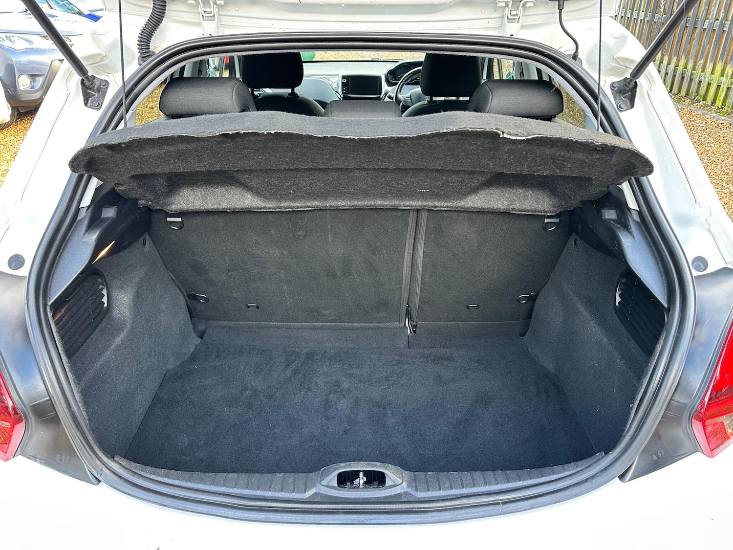 Used Peugeot 208 2017 for sale - 76952399: Photo 19