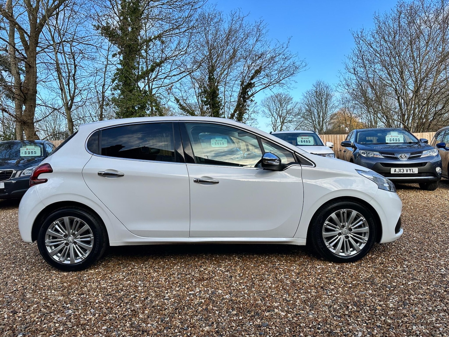 Used Peugeot 208 2017 for sale - 76952399: Photo 3