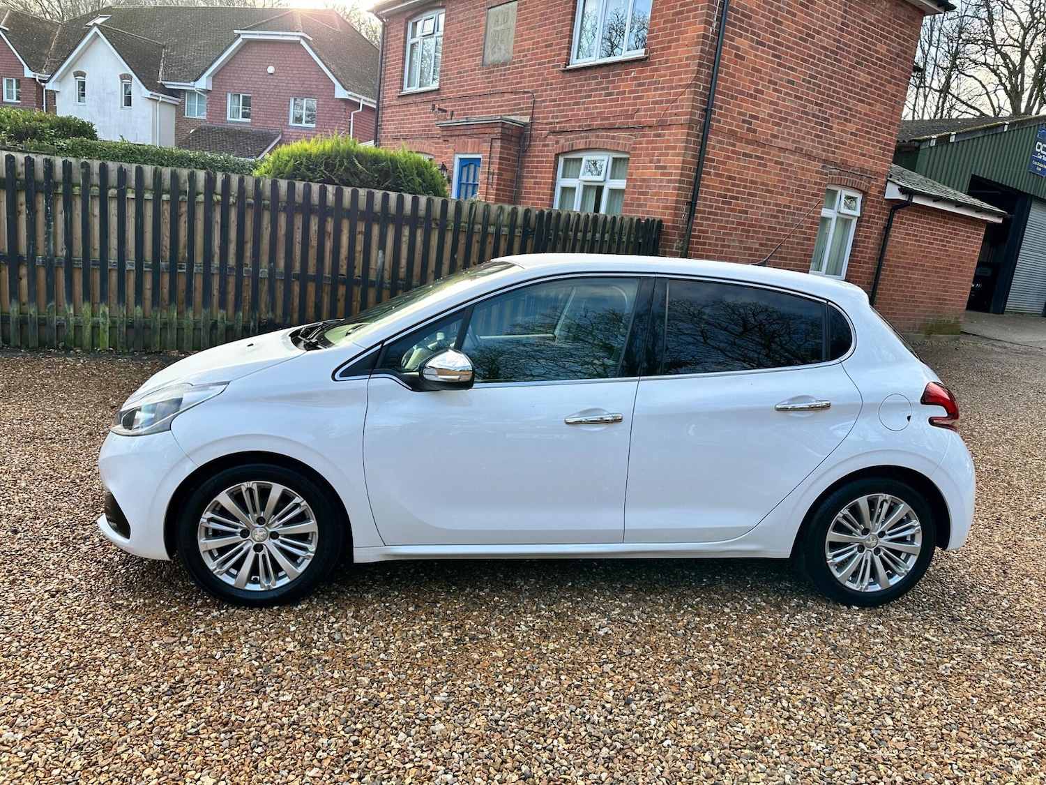 Used Peugeot 208 2017 for sale - 76952399: Photo 7