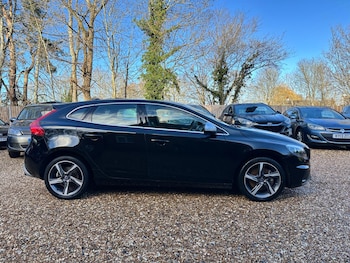 Used Volvo V40 2016 for sale - 76899292: Photo