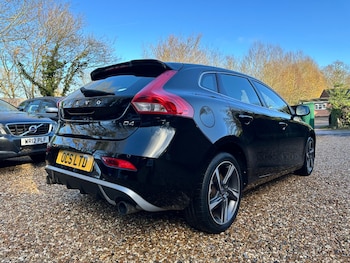 Used Volvo V40 2016 for sale - 76899292: Photo