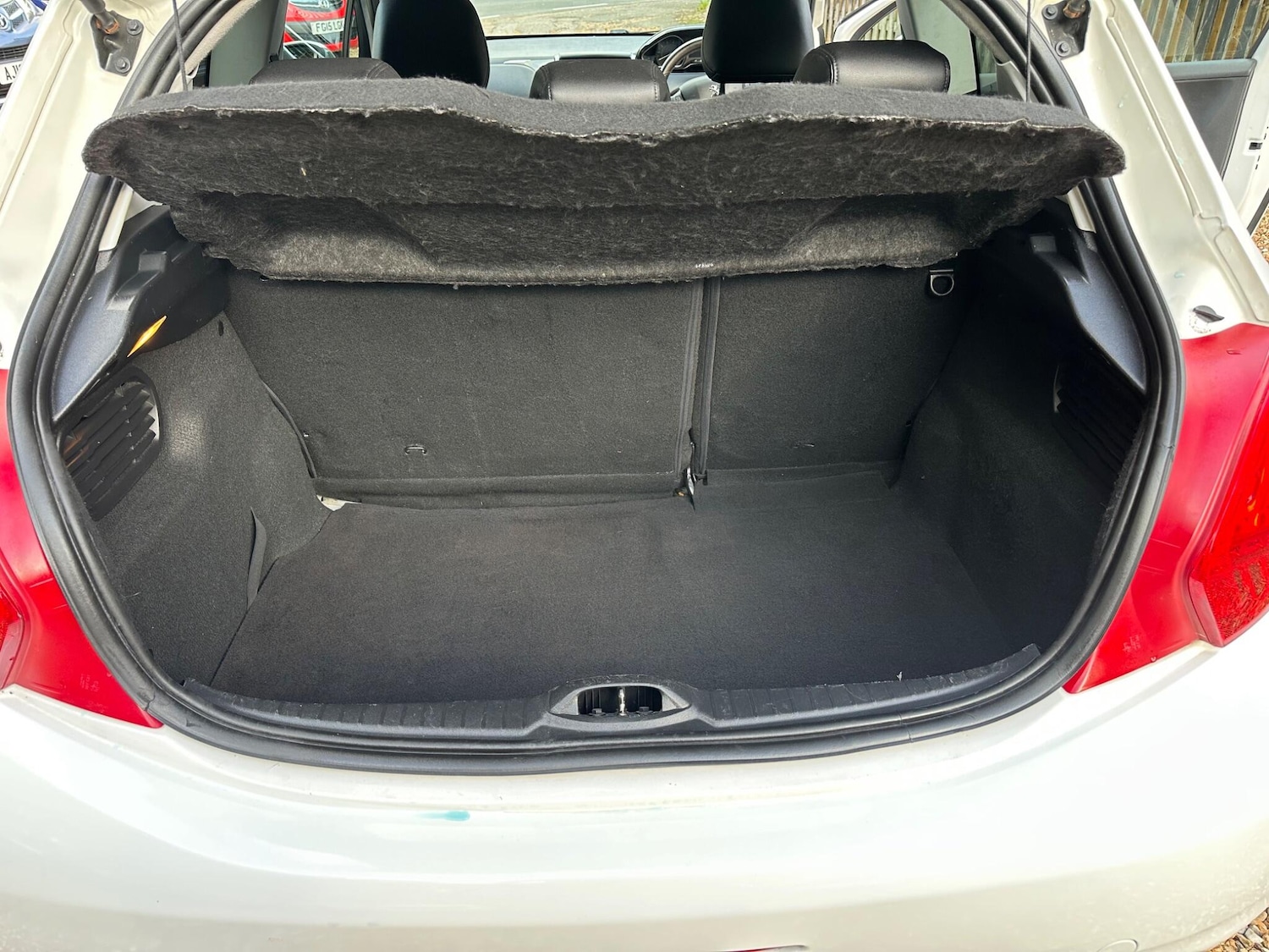 Used Peugeot 208 2014 for sale - 76201270: Photo 12
