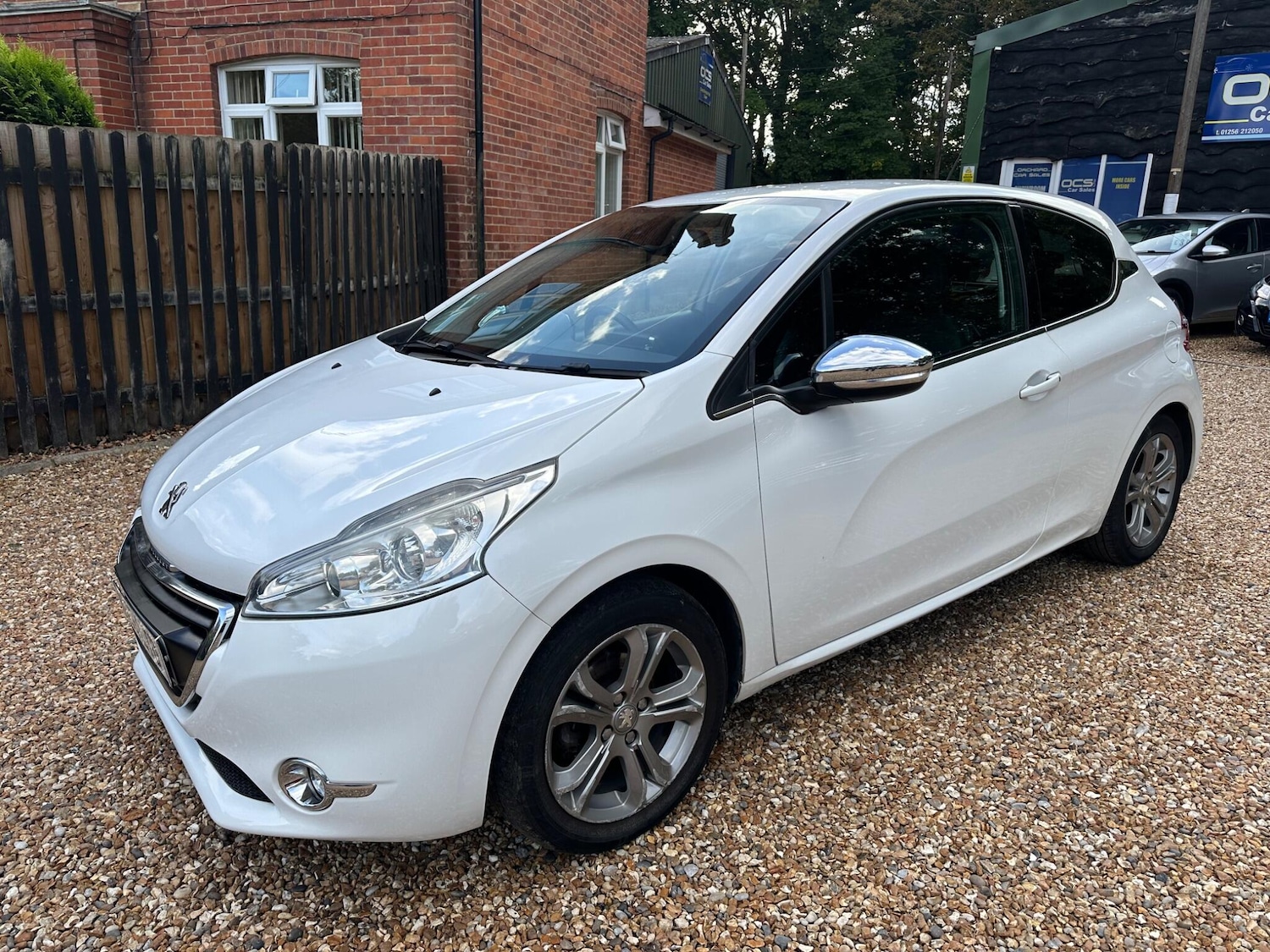 Used Peugeot 208 2014 for sale - 76201270: Photo 3