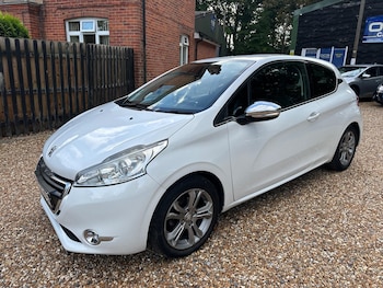 Used Peugeot 208 2014 for sale - 76201270: Photo 3
