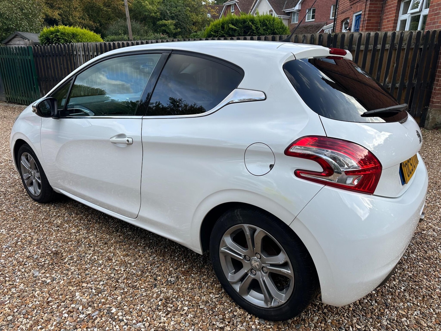 Used Peugeot 208 2014 for sale - 76201270: Photo 6