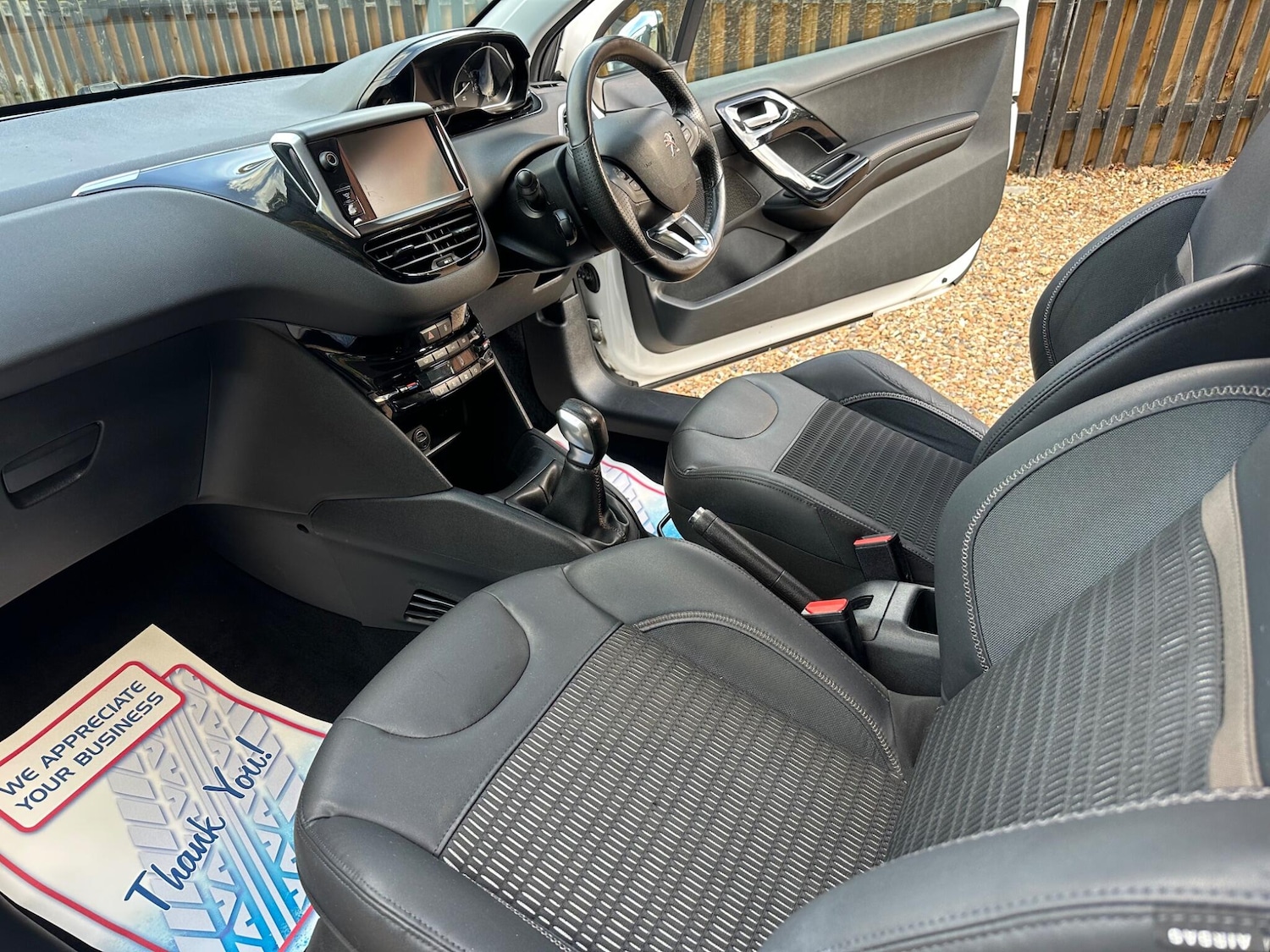 Used Peugeot 208 2014 for sale - 76201270: Photo 9