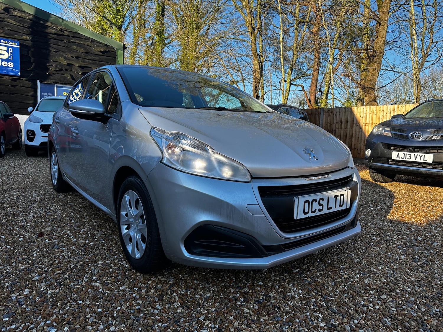 Used Peugeot 208 2015 for sale - 77203377: Photo 2