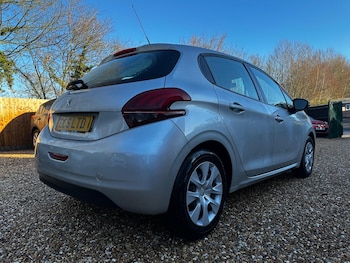 Used Peugeot 208 2015 for sale - 77203377: Photo
