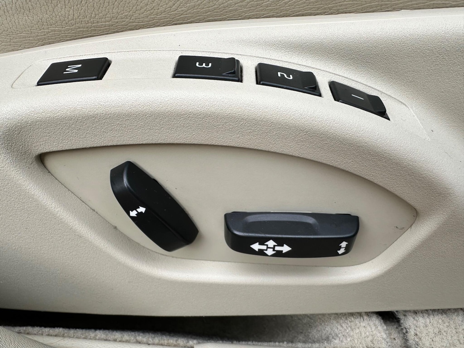 Used Volvo XC70 2014 for sale - 76976342: Photo 11