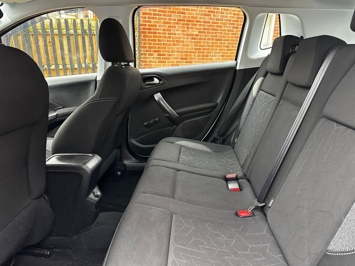 Used Peugeot 2008 2017 for sale - 77144396: Photo 18