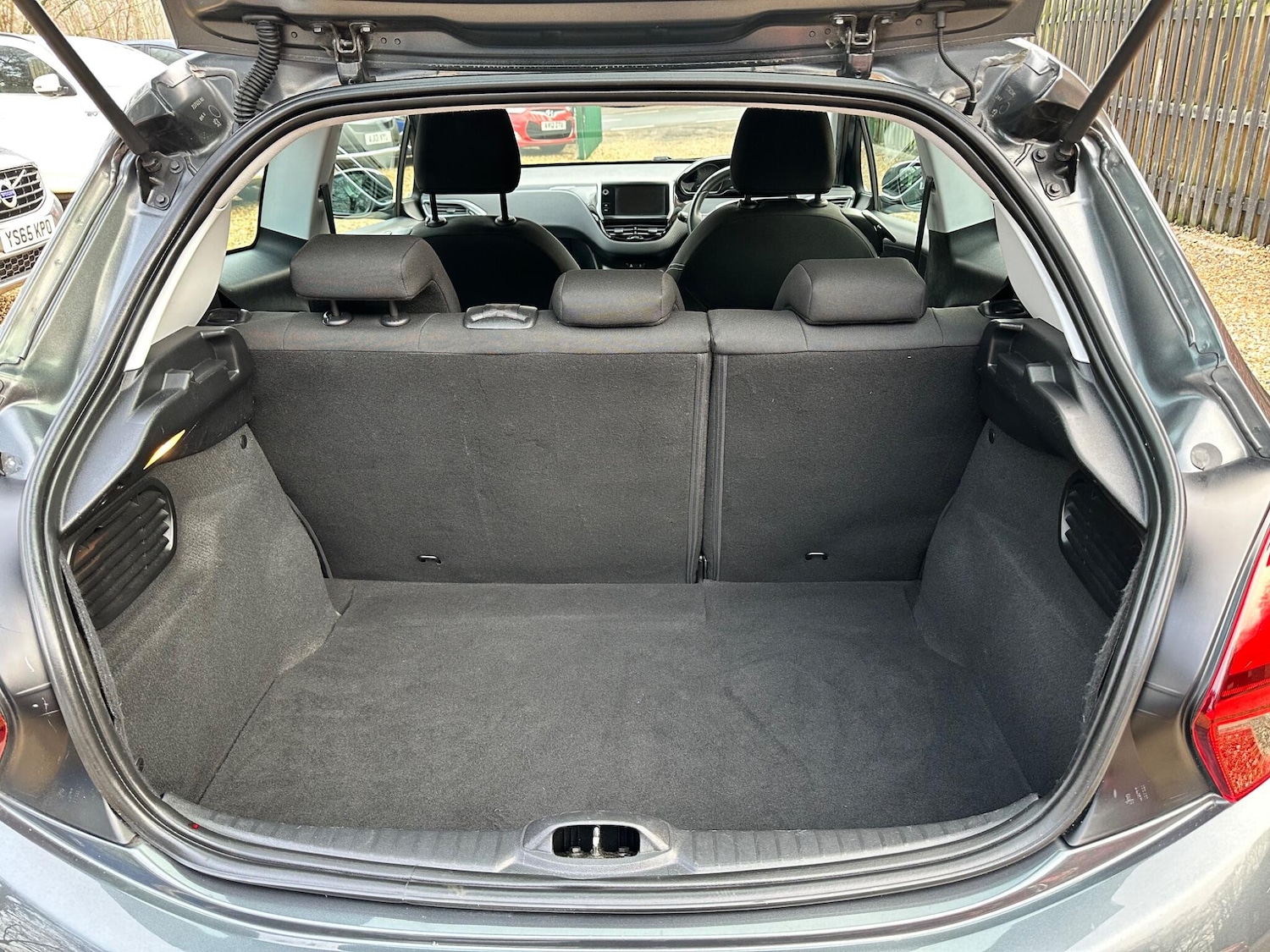 Used Peugeot 208 2015 for sale - 77081763: Photo 18