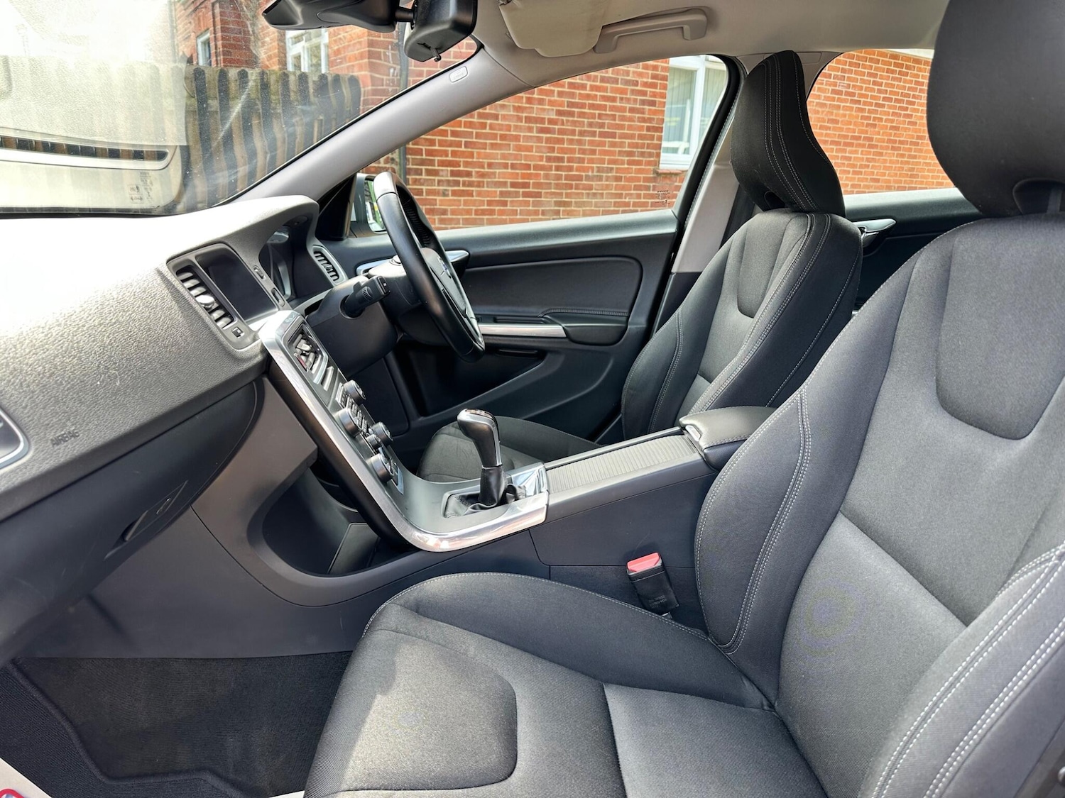 Used Volvo V60 2016 for sale - 77823668: Photo 15