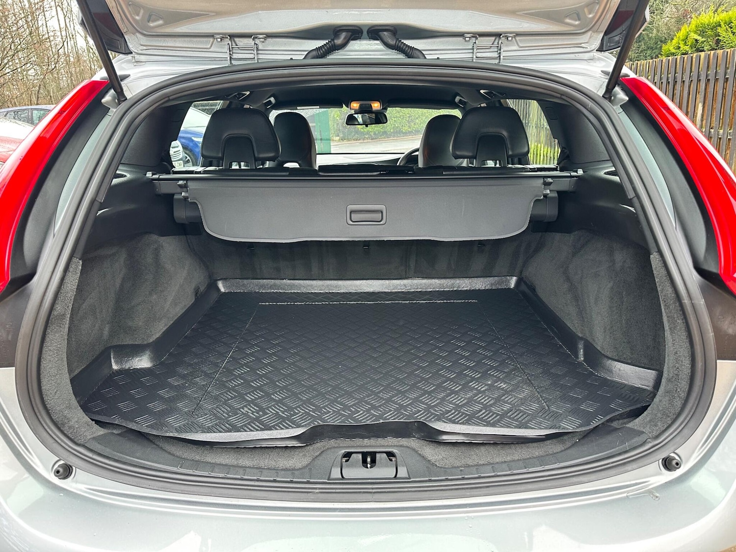 Used Volvo V60 2015 for sale - 77291623: Photo 19