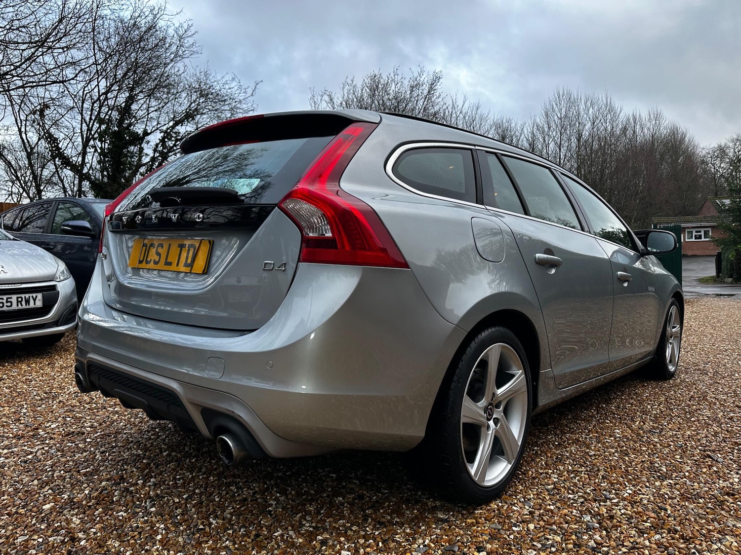 Used Volvo V60 2015 for sale - 77291623: Photo 4