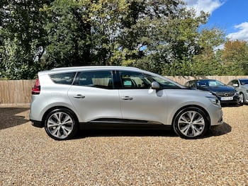 Used Renault Grand Scenic 2017 for sale - 79712680: Photo