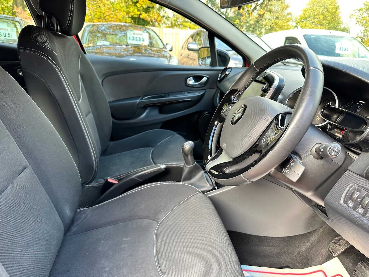 Used Renault Clio 2015 for sale - 76992850: Photo 10