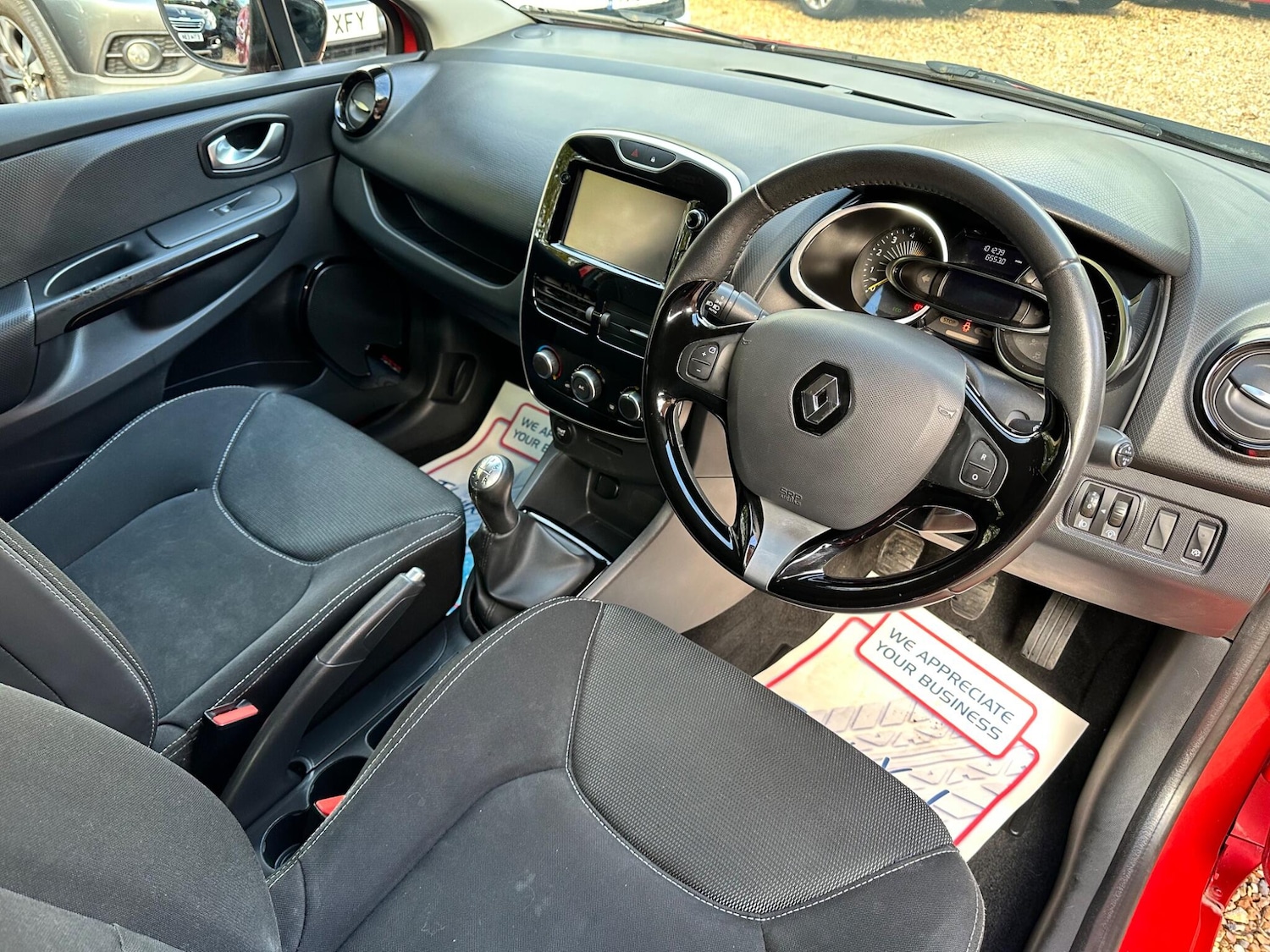 Used Renault Clio 2015 for sale - 76992850: Photo 11