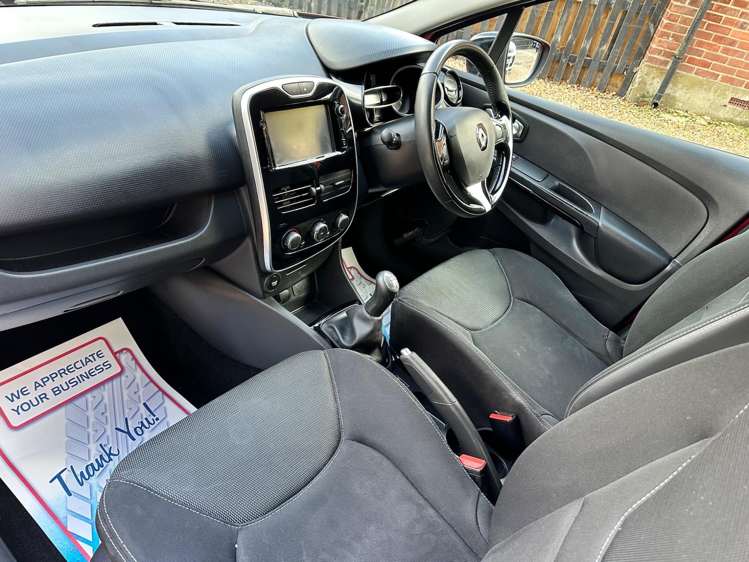 Used Renault Clio 2015 for sale - 76992850: Photo 14