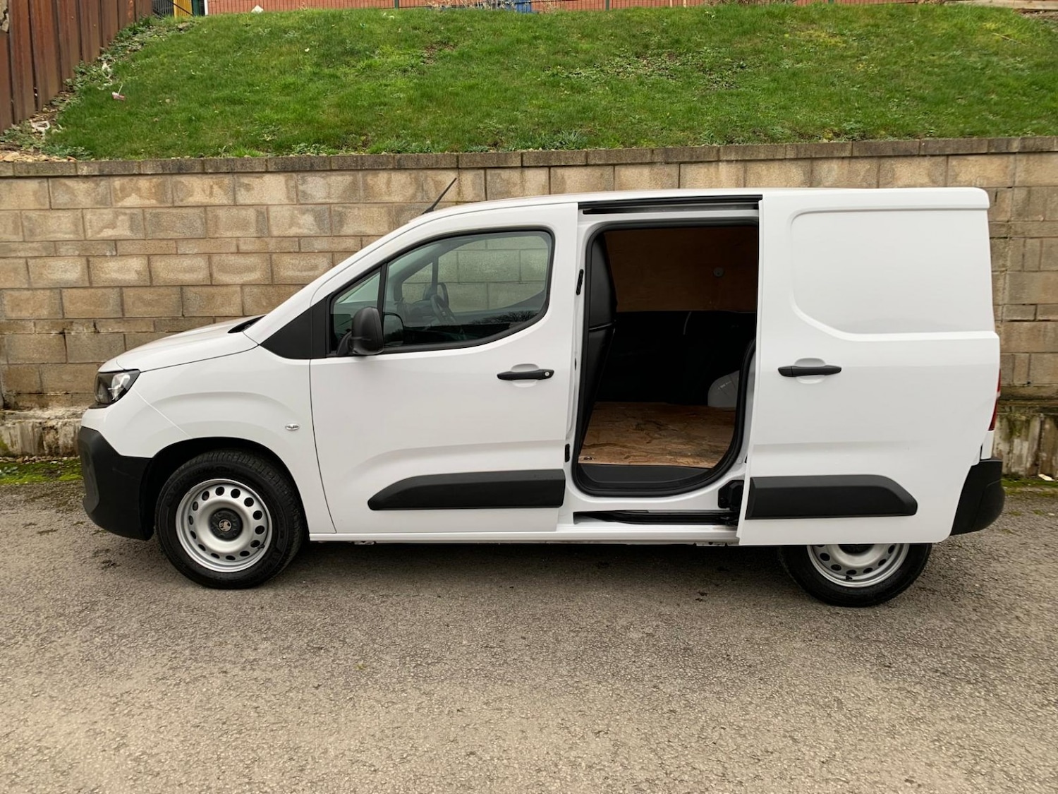 Used Vauxhall Combo 2024 for sale - 77516094: Photo 2