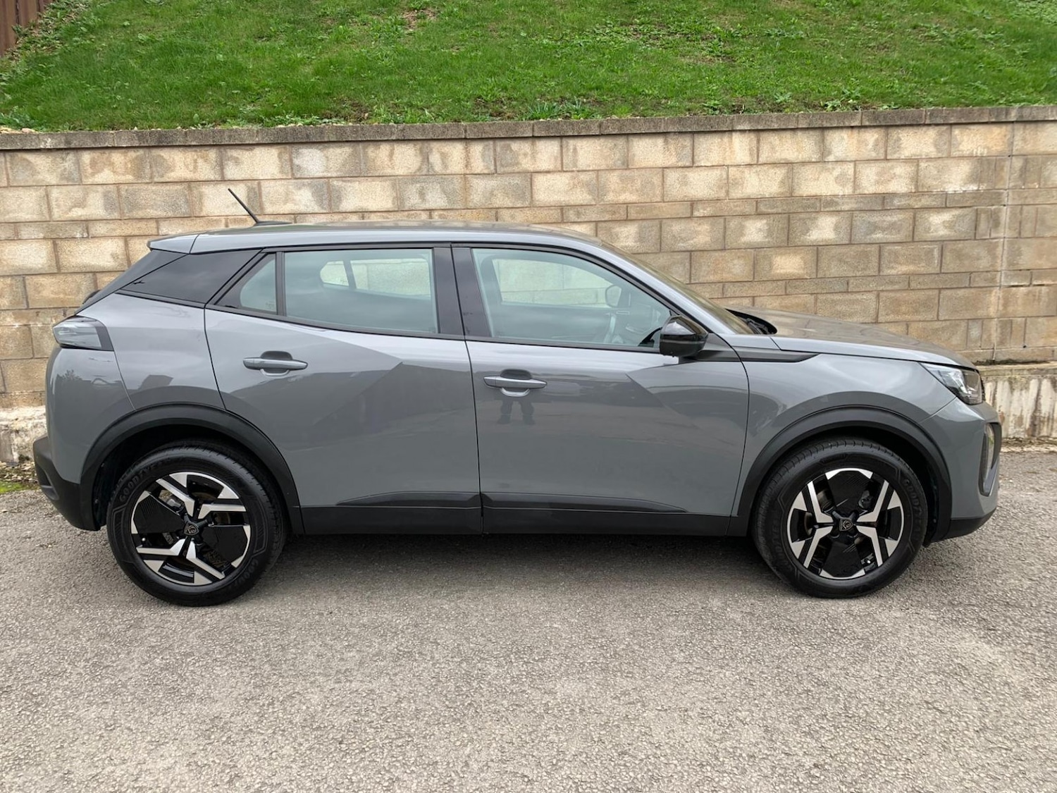 Used Peugeot 2008 2023 for sale - 76312391: Photo 3