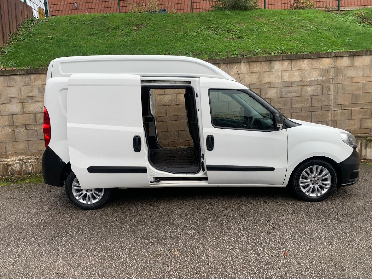 Used Vauxhall Combo 2014 for sale - 76340363: Photo 5