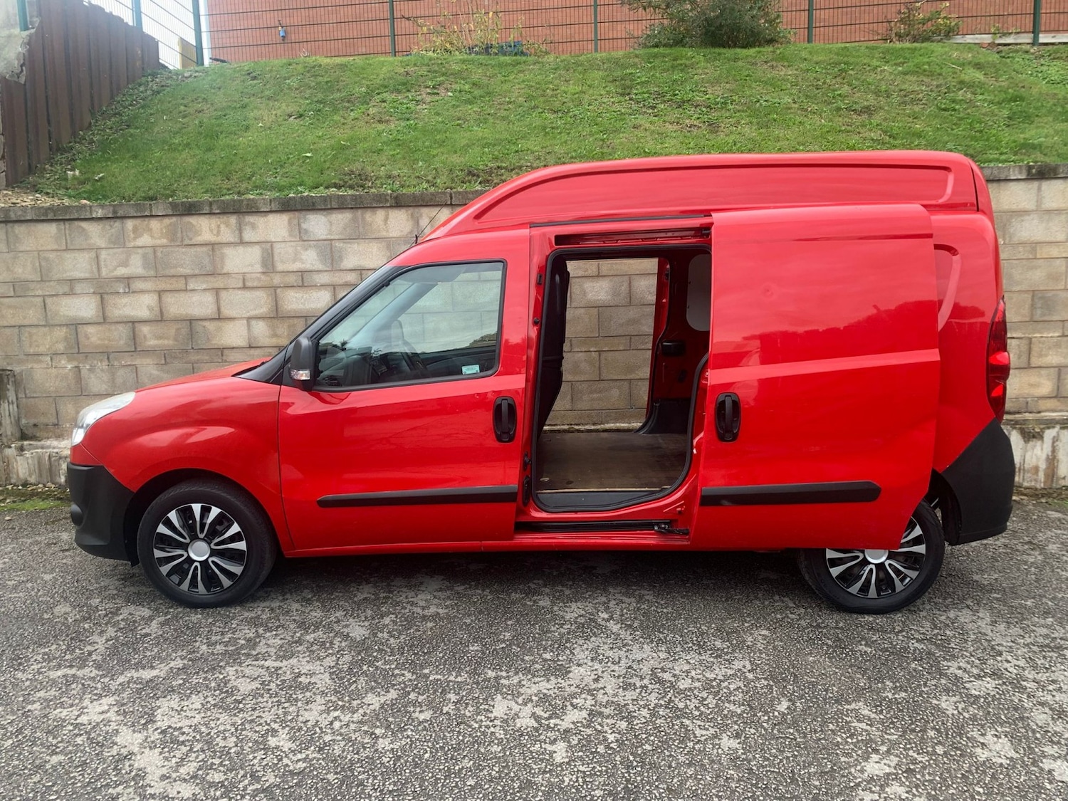 Used Fiat Doblo 2013 for sale - 76358101: Photo 2