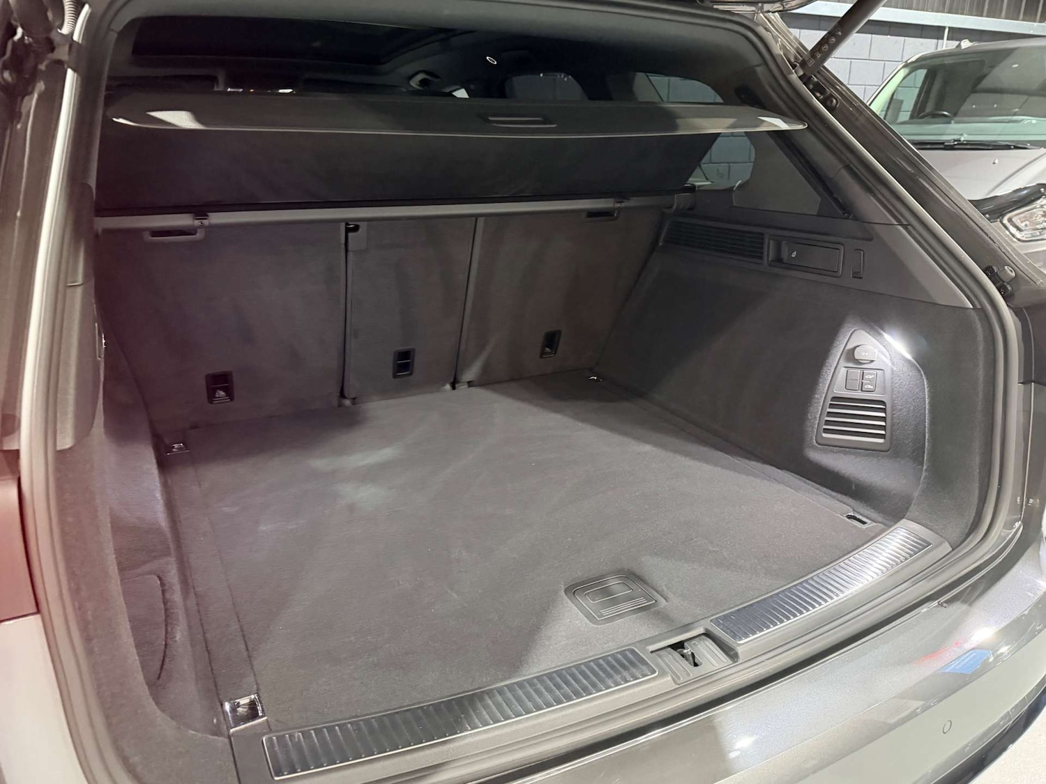 Used Volkswagen Touareg 2023 for sale - 78112490: Photo 21