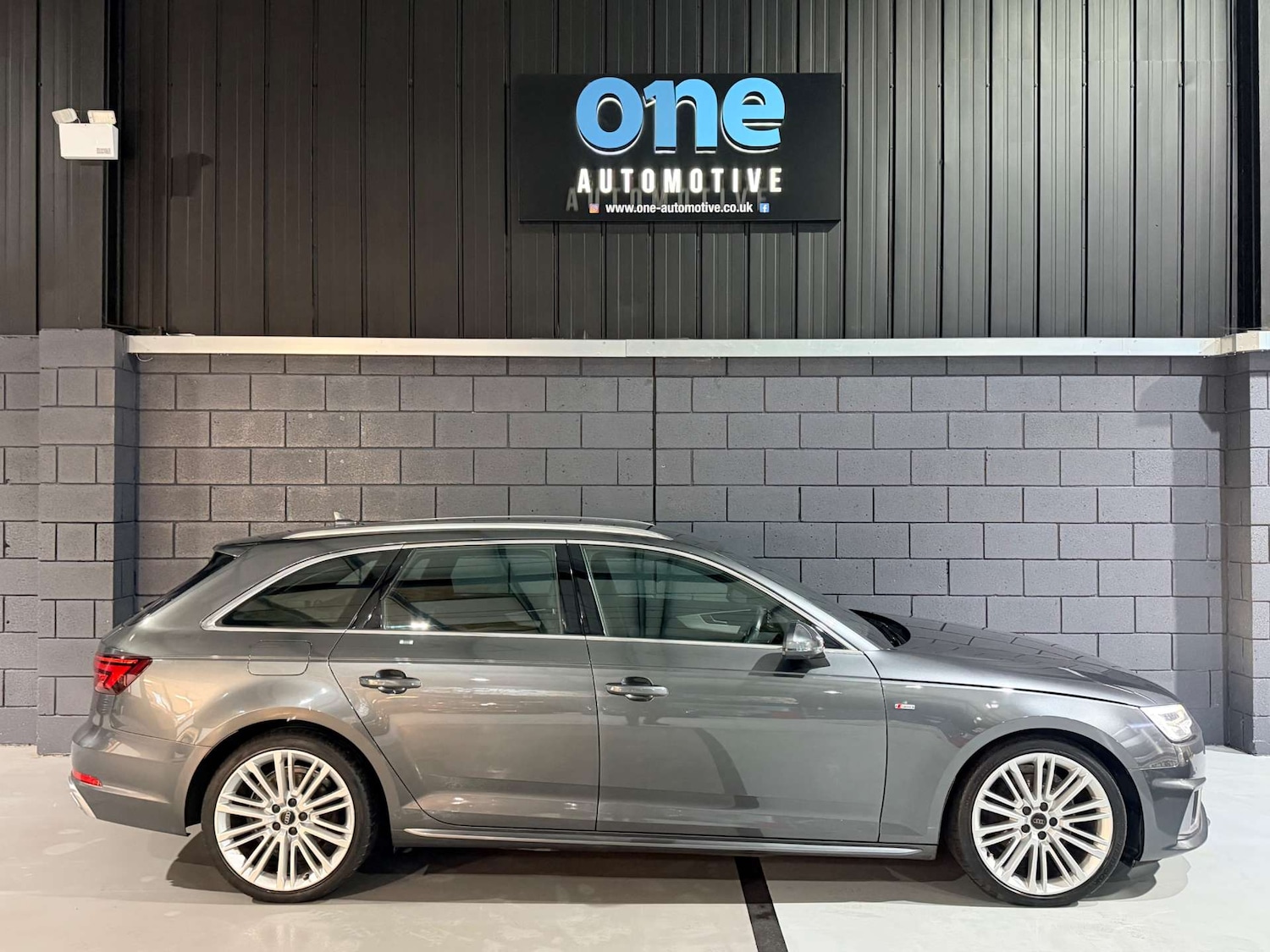 Used Audi A4 2019 for sale - 77544985: Photo 2