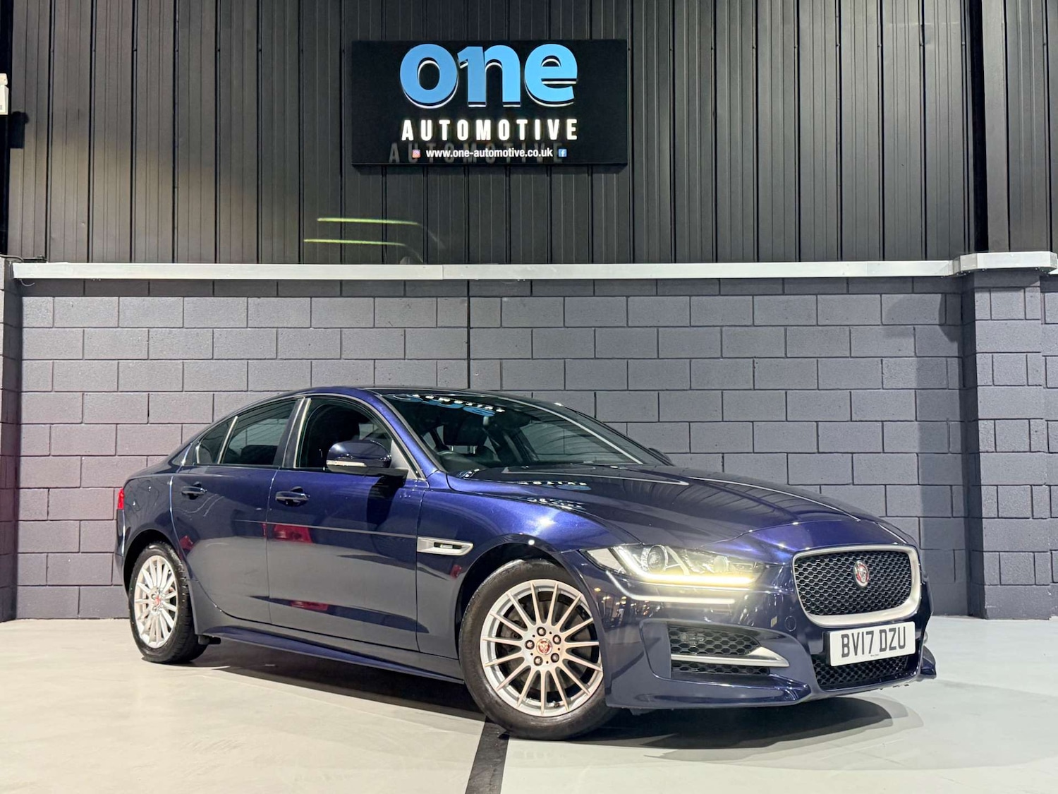 Used Jaguar XE 2017 for sale - 77833279: Photo 2