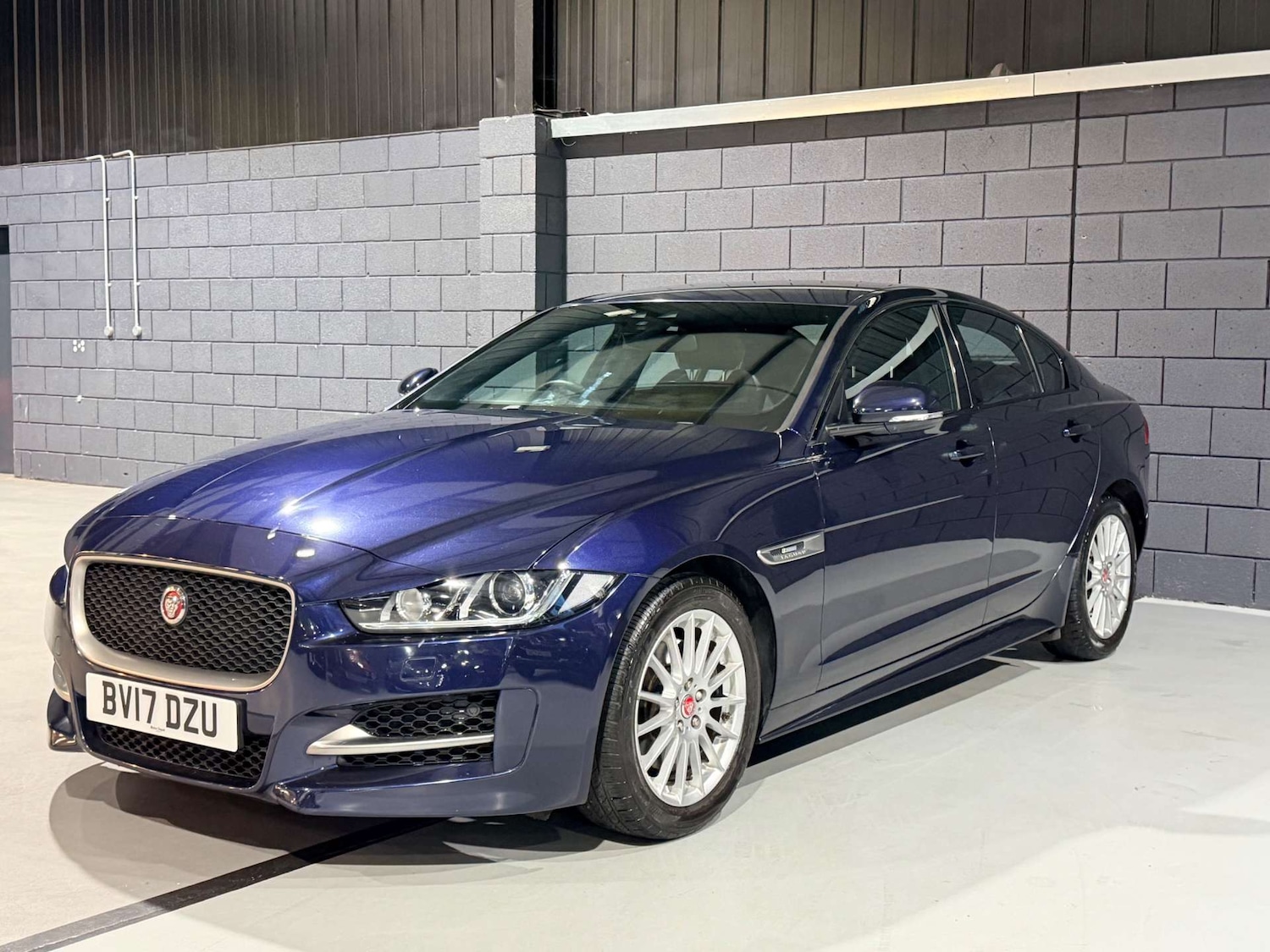 Used Jaguar XE 2017 for sale - 77833279: Photo 6
