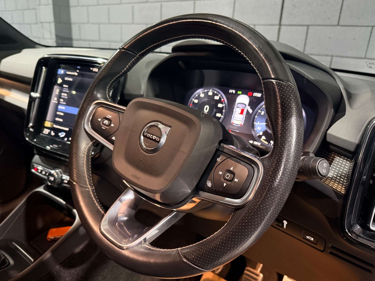 Used Volvo XC40 2020 for sale - 78038603: Photo 2