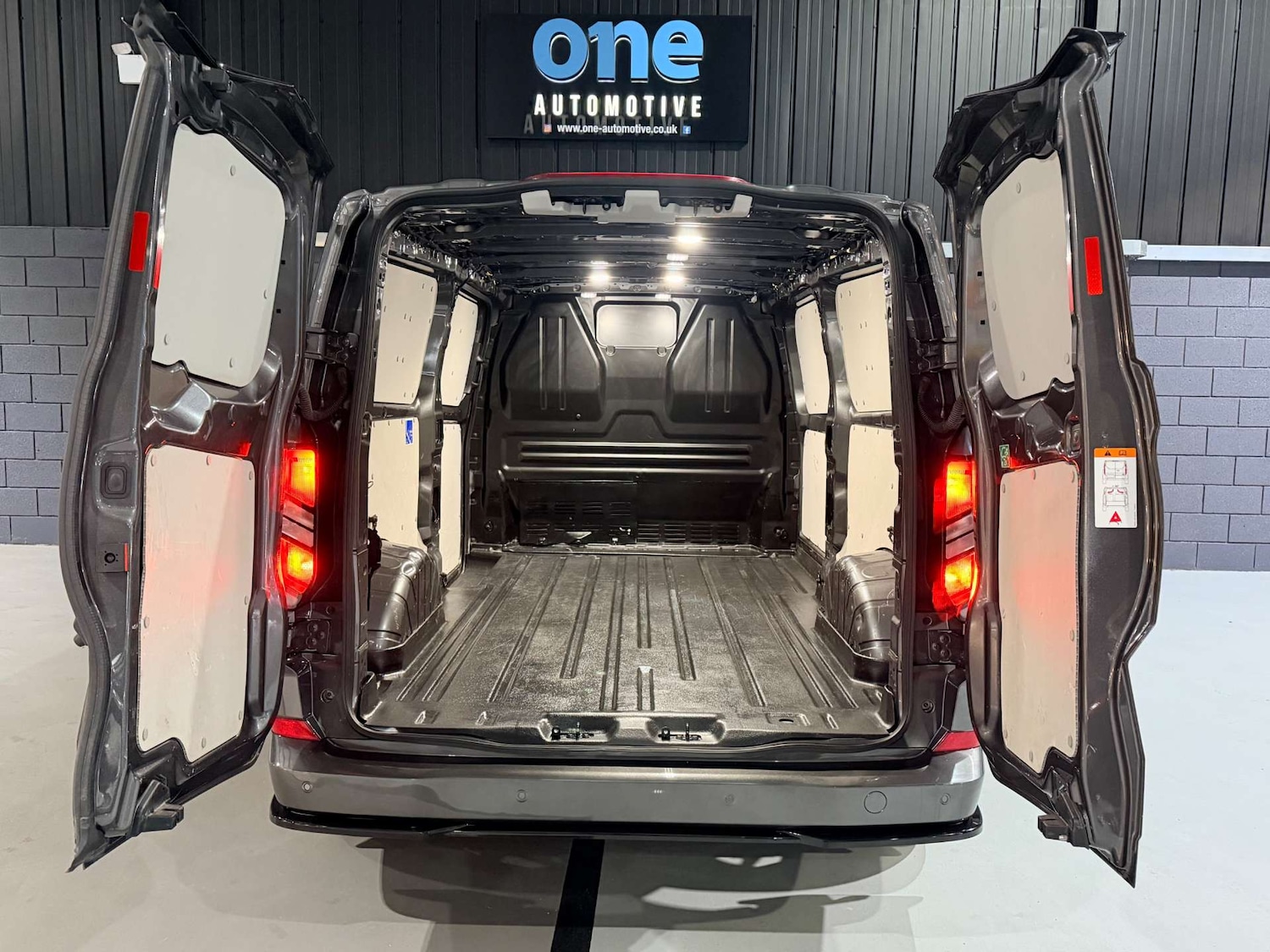 Used Ford Transit Custom 2024 for sale - 77544996: Photo 54