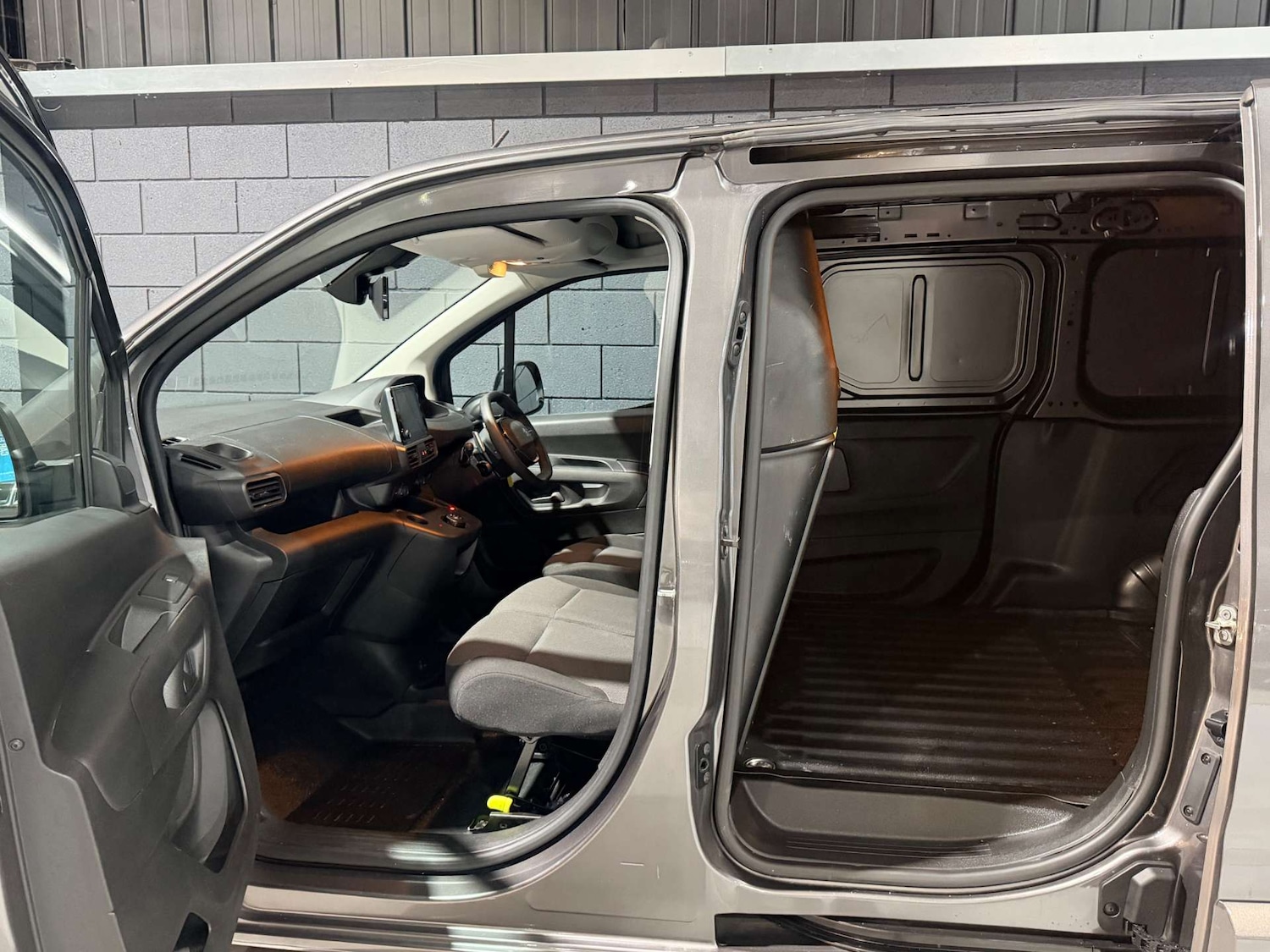 Used Peugeot Partner 2021 for sale - 77643211: Photo 31