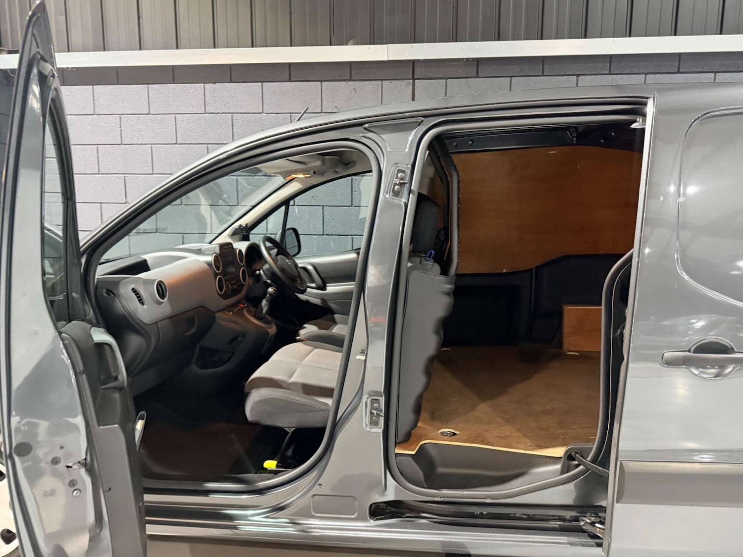 Used Peugeot Partner 2017 for sale - 78097417: Photo 24