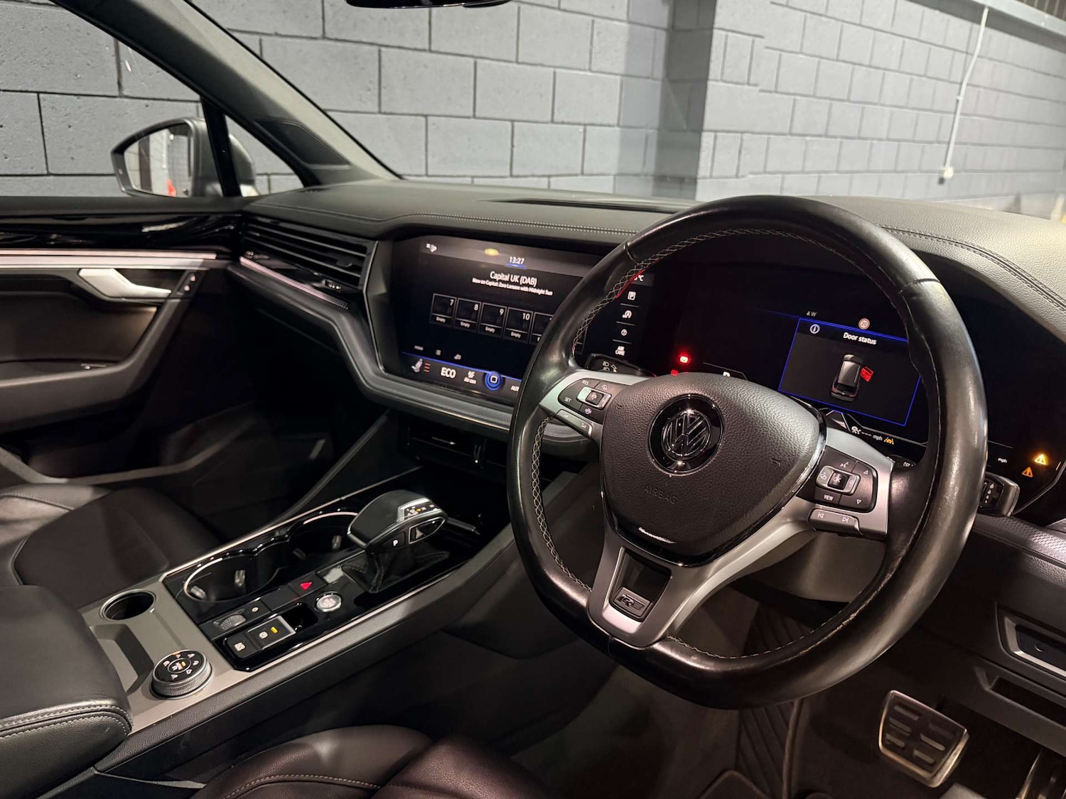 Used Volkswagen Touareg 2019 for sale - 77678679: Photo 2