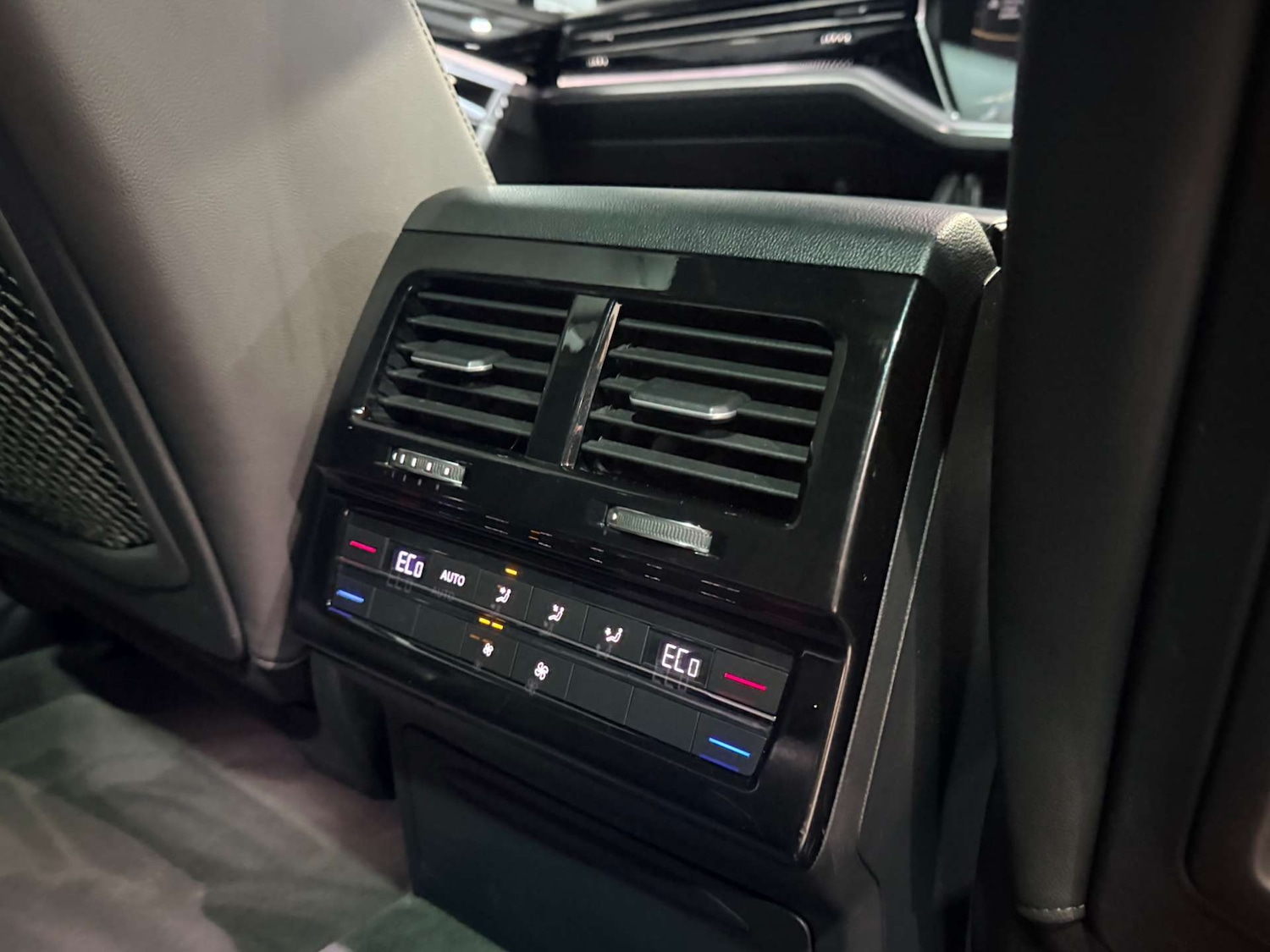 Used Volkswagen Touareg 2019 for sale - 77678679: Photo 26