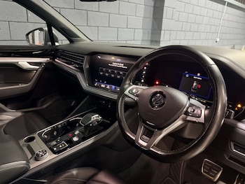 Used Volkswagen Touareg 2019 for sale - 77678679: Photo