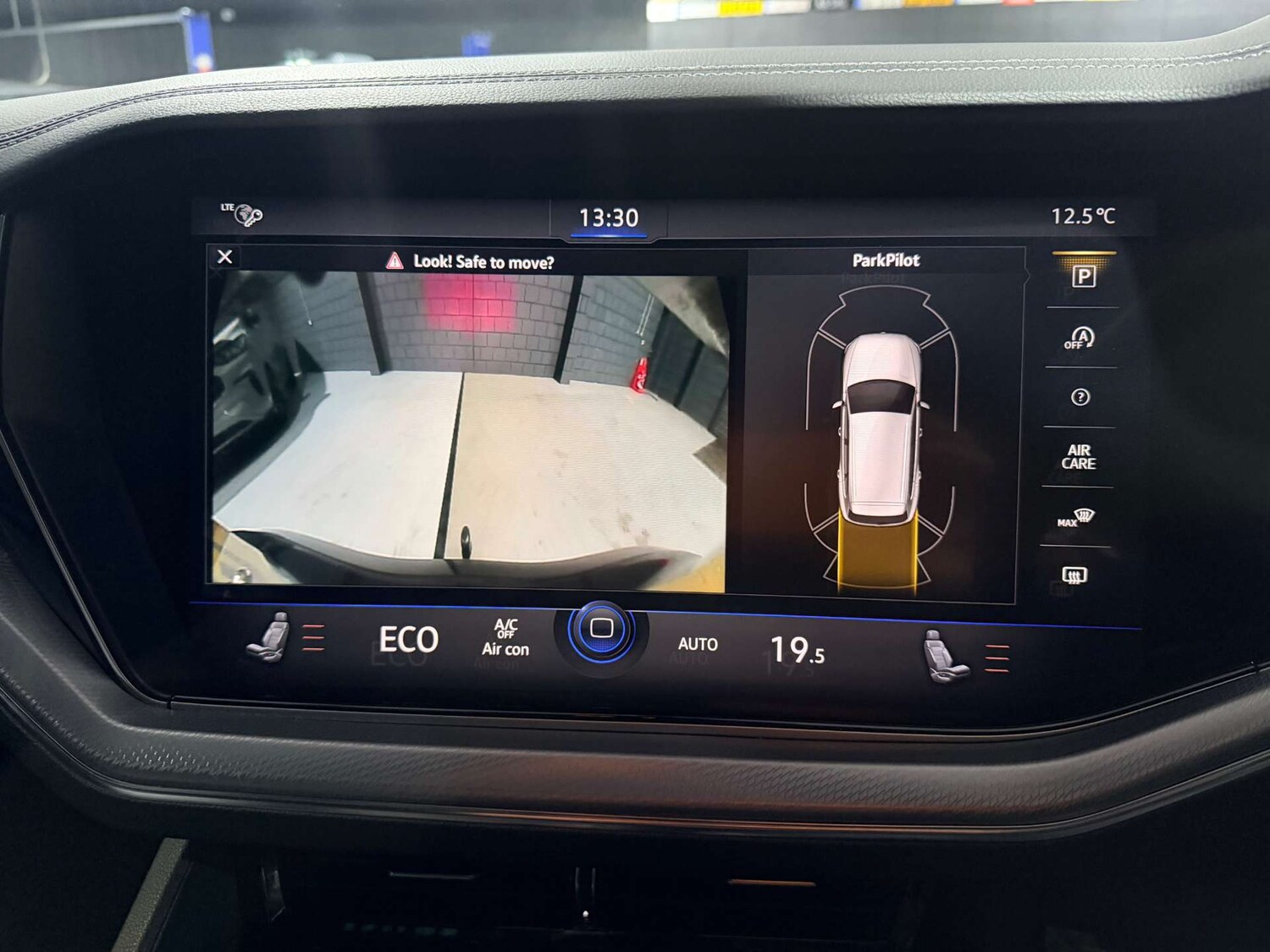 Used Volkswagen Touareg 2019 for sale - 77678679: Photo 32