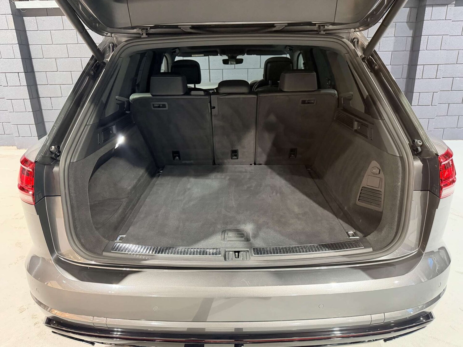 Used Volkswagen Touareg 2019 for sale - 77678679: Photo 77