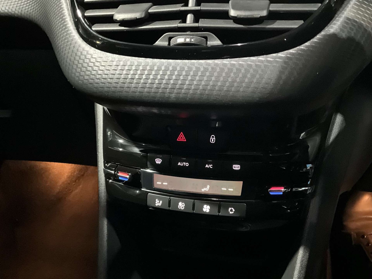 Used Peugeot 208 2019 for sale - 77920811: Photo 17